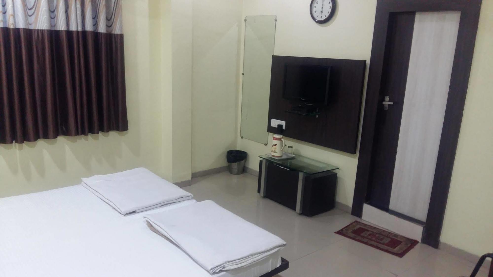 Hotel Muskan Palace Ujjain Bagian luar foto